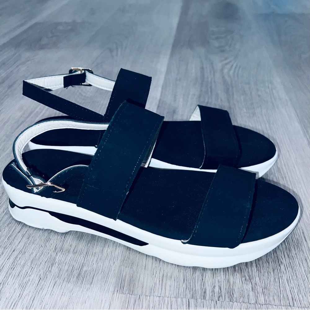 Chic Women’s Thick Sole Black & White Strappy Sandal Size 38 (US 7.5)
